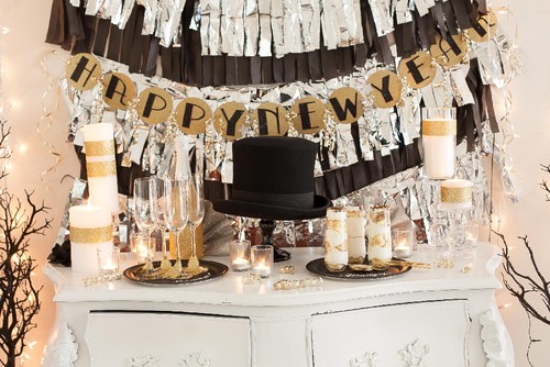 2013-11-8_Biggs-fringed-garland-NYE-main.jpg