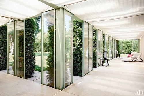 item6.rendition.slideshowHorizontal.giorgio-armani